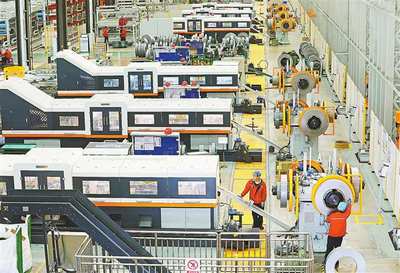 3月22日,位于長(zhǎng)壽經(jīng)開區(qū)的望變電氣(集團(tuán))股份,數(shù)字生產(chǎn)線正在對(duì)硅鋼進(jìn)行精密切割。這是西南地區(qū)首家智能化鐵芯工廠?？萍紕?chuàng)新是發(fā)展新質(zhì)生產(chǎn)力的核心要素。近年來,望變電氣公司專注于取向硅鋼和輸配電及控制設(shè)備的研發(fā)生產(chǎn),產(chǎn)品暢銷世界各地。通訊員 李輝 攝/視覺重慶